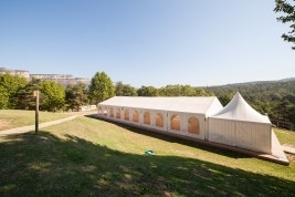 Exterior de la carpa Exterior de la carpa