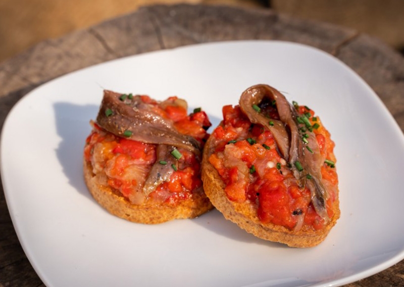 Mossec d'escalivada i anxova Mossec d'escalivada i anxova